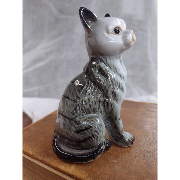Beautifully Detailed BONE China Cat Figurine 4.5" tall - Picture 7 of 7